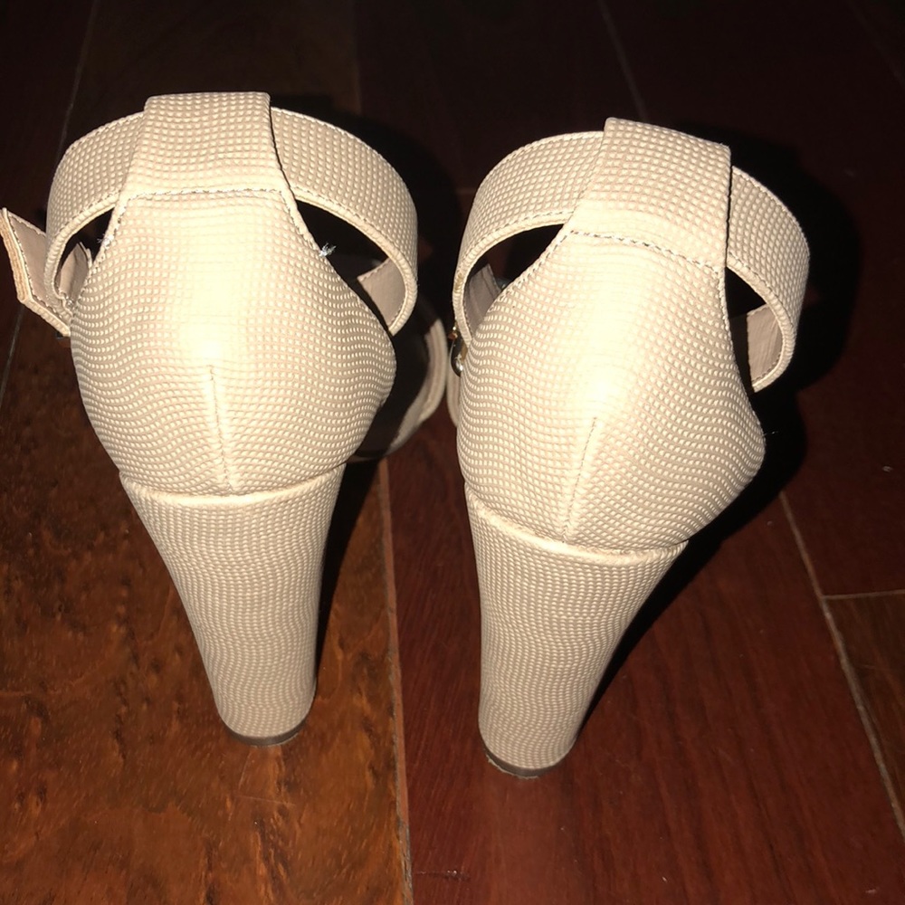 Sandals - Picture 3 of 3